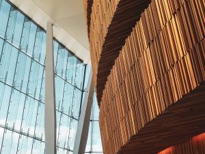 Construcción sostenible, la importancia de la certificación LEED™ en naves y edificios de oficinas